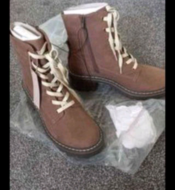 walking boots size 6